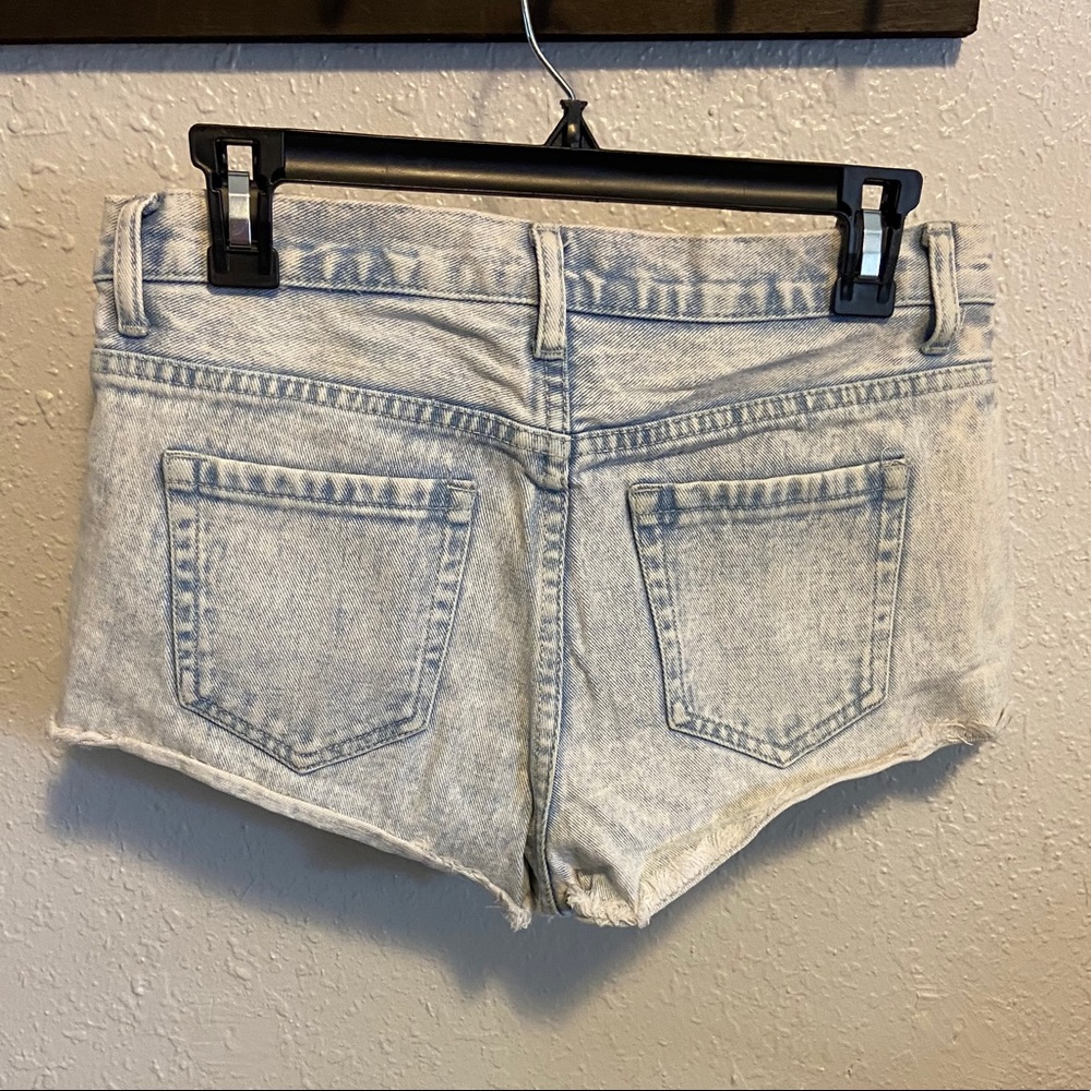 Denim shorts - Picture 2 of 3